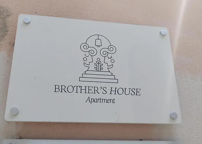 아파트 Brother's House