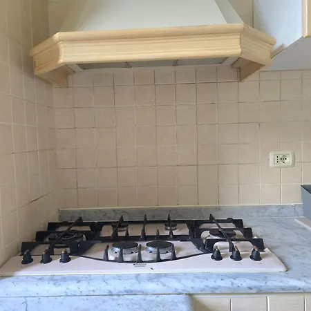 Brother's House ساليرنو